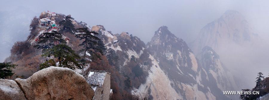 Photo taken on Dec. 28, 2012 shows a winter landscape in Huashan Mountain, a famous tourism destination in north China's Shaanxi Province. (Xinhua/Tao Ming) 