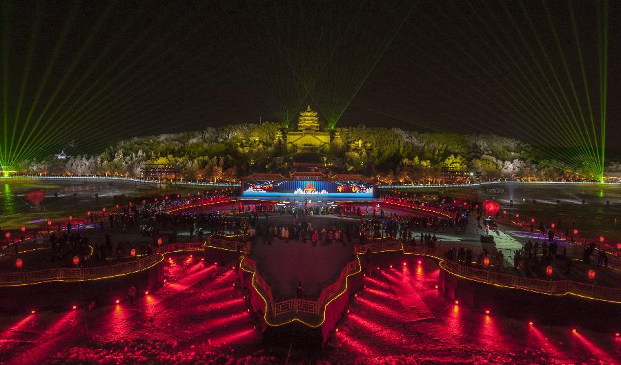 Photo taken on Dec. 31, 2012 shows the night scenery at the Summer Palace in Beijing, capital of China. Thousands of tourists from home and abroad witnessed the New Year countdown here on Monday night to welcome the new year. (Xinhua/Zhang Yu) 