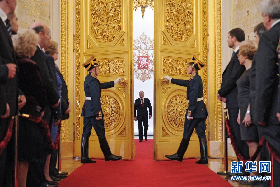 Vladimir Putin steps in the Kremlin and inaugurates as Russian president, May 7, 2012. He returned to the presidency after an absence of four years in which he served as prime minister. (Xinhua/AFP)
