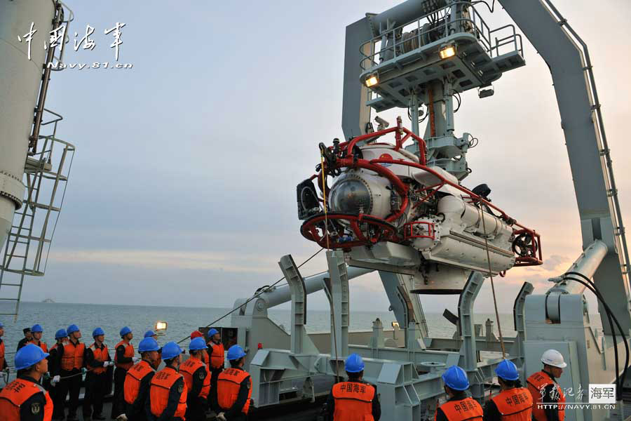 A maritime rescue detachment of the North China Sea Fleet under the Navy of the Chinese People's Liberation Army (PLA) has completed a submarine rescue and lifesaving drill successfully in the Yellow Sea. (navy.81.cn/Qian Xiaohu, Wang Songqi)