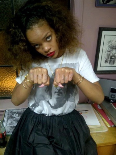 Rihanna (sznews.com)