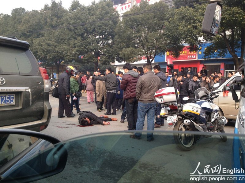 A gunshot case is reported in a street in Changsha, Hunan province on Thursday morning. A man is found with a gunshot wound to the head and another is hit on the head by bricks. The conditions of the two wounded still remain unclear. (Photo/CFP)