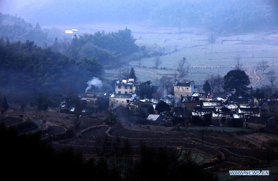 Photo taken on Jan.10, 2013 shows the scenery of Tachuan ancient village in Huangshan City, east China's Anhui Province. (Xinhua/Shi Guangde)  
