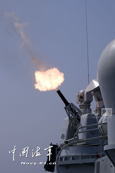 The "Qingdao" guided-missile destroyer of the Chinese Navy conducts live-fire drill. (navy.81.cn/Zhang Qun)