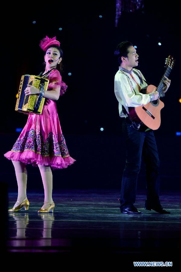 Artists perform during a ridotto at Hefei Grand Theatre in Hefei, capital of east China's Anhui Province, Jan. 10, 2013. (Xinhua/Zhang Duan)