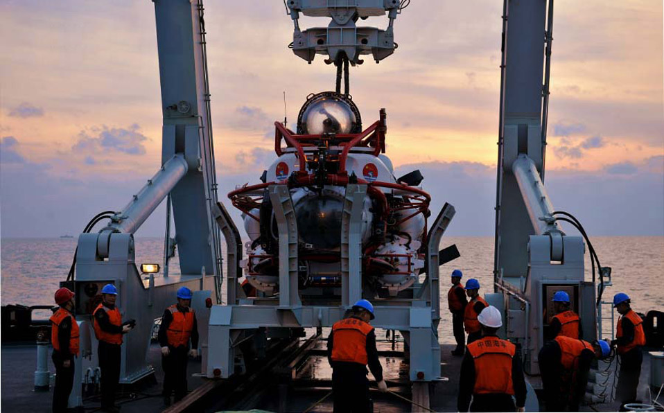 North Sea Fleet completes submarine rescue and lifesaving drill