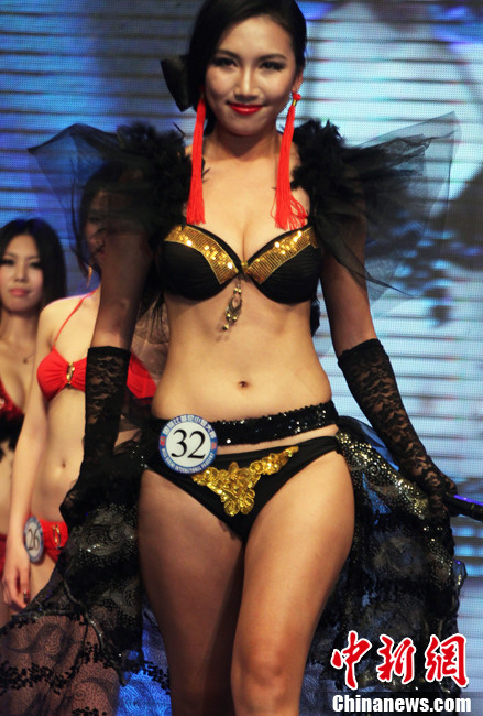 A contestant displays her DIY bikini dress at the China finals of the 37th International Miss Bikini Competition in Zhaoqing City, south China's Guangdong Province, Jan. 10, 2013. (CNSPHOTO/ Qian Xingqiang)