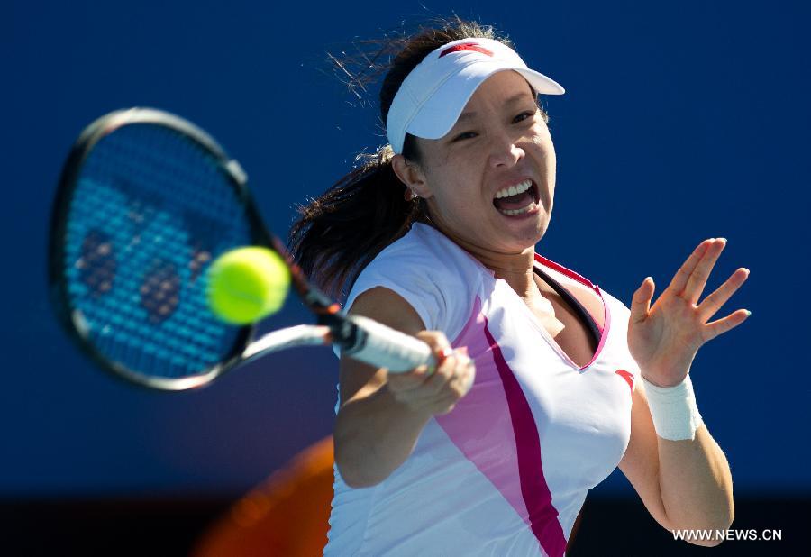 Zheng Jie of China hits a return during her first round women's singles match against Zhang Yuxuan of China on the first day of 2013 Australian Open tennis tournament in Melbourne, Australia, Jan. 14, 2013. Zheng Jie won 2-1. (Xinhua/Bai Xue)