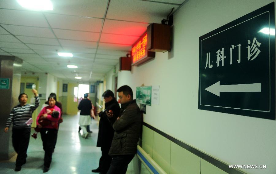Parents wait to get their children registered for treatment in a hospital in Shijiazhuang City, capital of north China's Hebei Province, Jan. 15, 2013. The number of children suffering from respiratory diseases increased enormously due to prolonged smoggy weather in the past few days. (Xinhua/Zhu Xudong) 