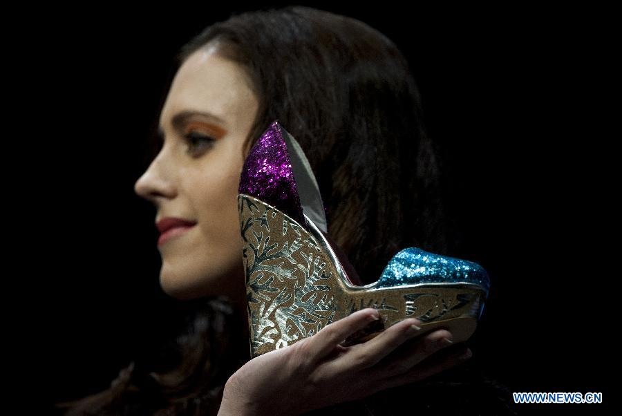 A model presents an entry of the 13th Hong Kong Footwear Design Competition during the awarding ceremony of the event in south China's Hong Kong, Jan. 15, 2013. The ceremony is held on the second day of the Hong Kong Fashion Week for Fall/Winter, which lasts from Jan. 14 to Jan. 17 at Hong Kong Convention and Exhibition Centre. (Xinhua/Lui Siu Wai) 