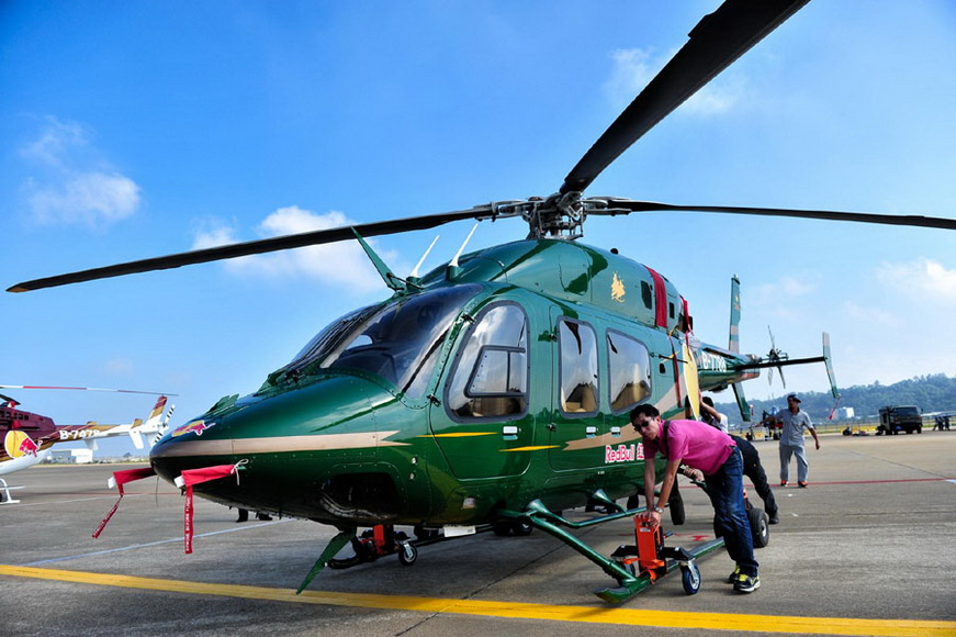 An American Bell helicopter imported by a Chinese company for civilian use is on display at the Zhuhai Airshow in Zhuhai, South China's Guangdong province on Nov 11, 2012. (Photo/Xinhua)