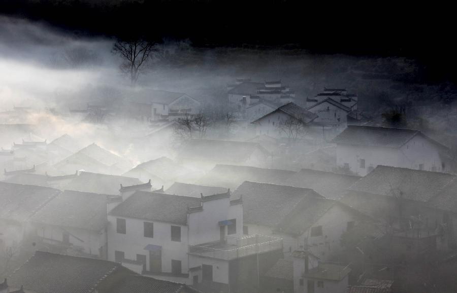 Photo taken on Jan. 19, 2013 shows the scene at dawn after a rainfall in Shicheng Village, Wuyuan County, east China's Jiangxi Province. (Xinhua/Shi Guangde) 