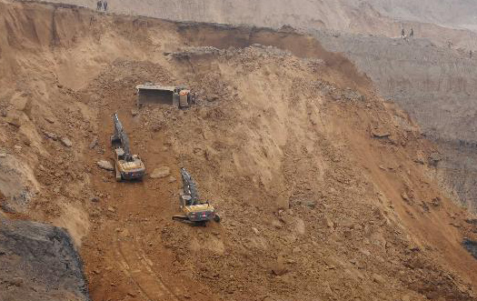 Landslide hits N China coal mine