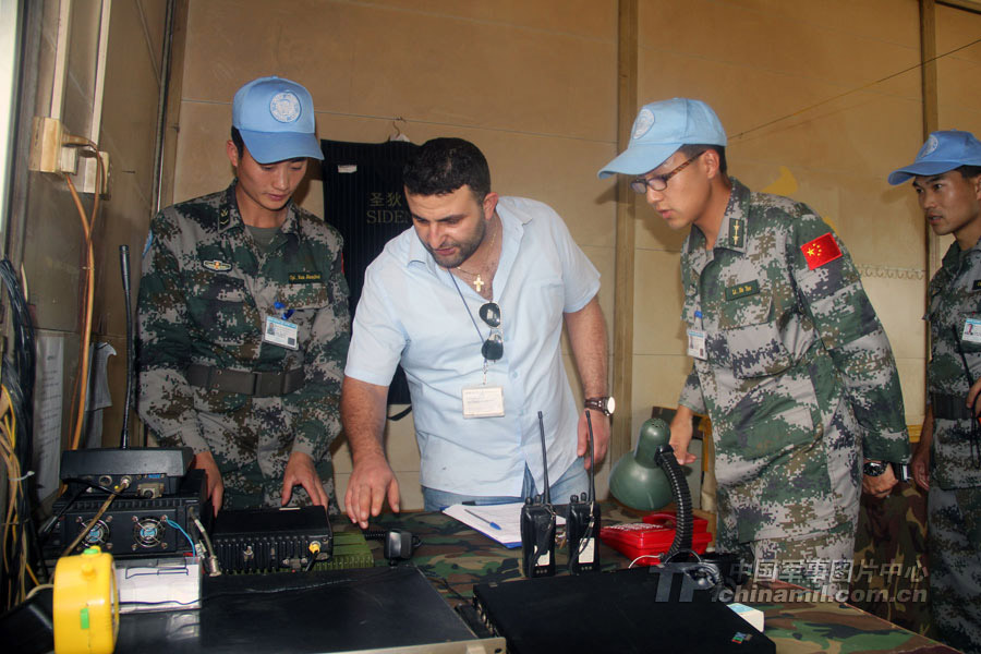 The 15th Chinese peacekeeping engineer detachment to Congo (K) successfully passed UN's equipment verification on January 16, 2013, local time. All of its equipment and materials meet the requirements of the UN. (chinamil.com.cn/Zhai Donghui)