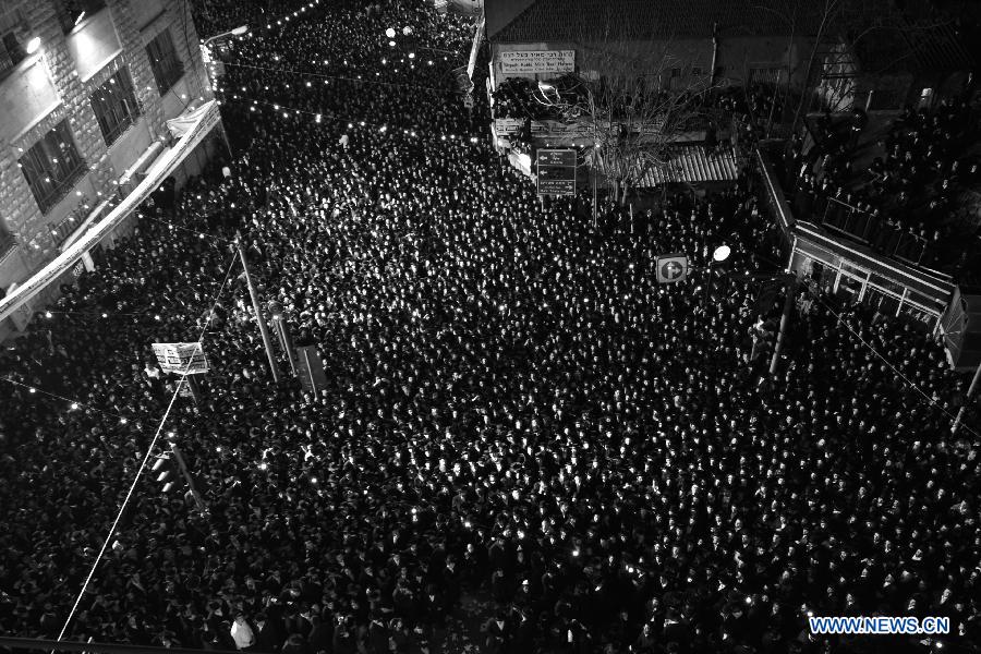 Thousands of Ultra-Orthodox Jews take part in a rally to welcome visiting Grand Rabbi of the Satmar hassidic dynasty Rabbi Zalman Leib Teitelbaum from the United States in Jerusalem's ultra-Orthodox neighborhood of Mea Shearim on Jan. 20, 2013. (Xinhua/Yin Dongxun) 
