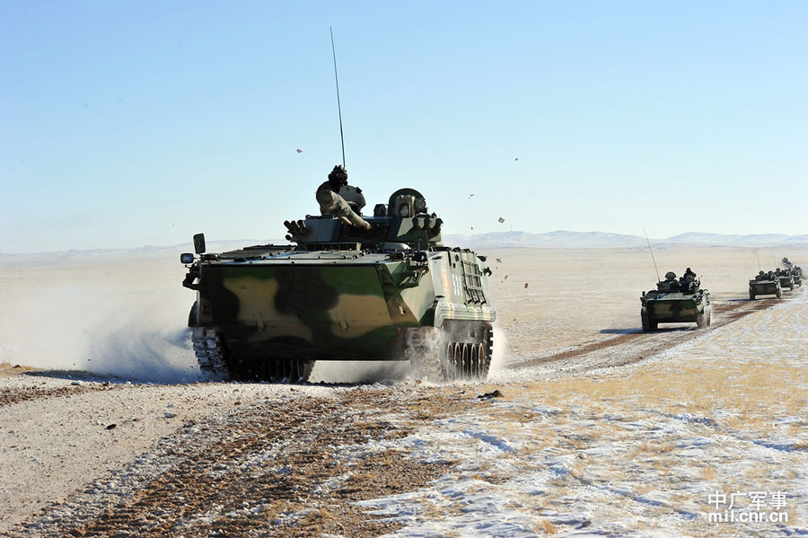 The Beijing Military Area Command (MAC) of the Chinese People's Liberation Army (PLA) organized a large-scale winter actual-troop drill in Zhurihe military training base from Jan. 8 to 18, 2013, so as to greatly improve the actual-combat capability of the troops in the cold weather. （mil.cnr.cn/Zhang Kunping, Zhang Leifeng, Gao Bo, Cheng Jianfeng, Wang Guohong）