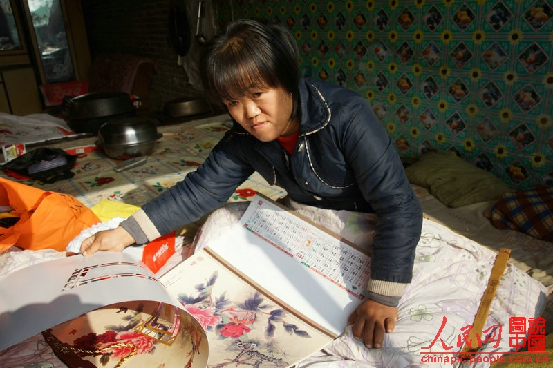 Liqing's mother lies in bed(Photo/People's Daily Online)
