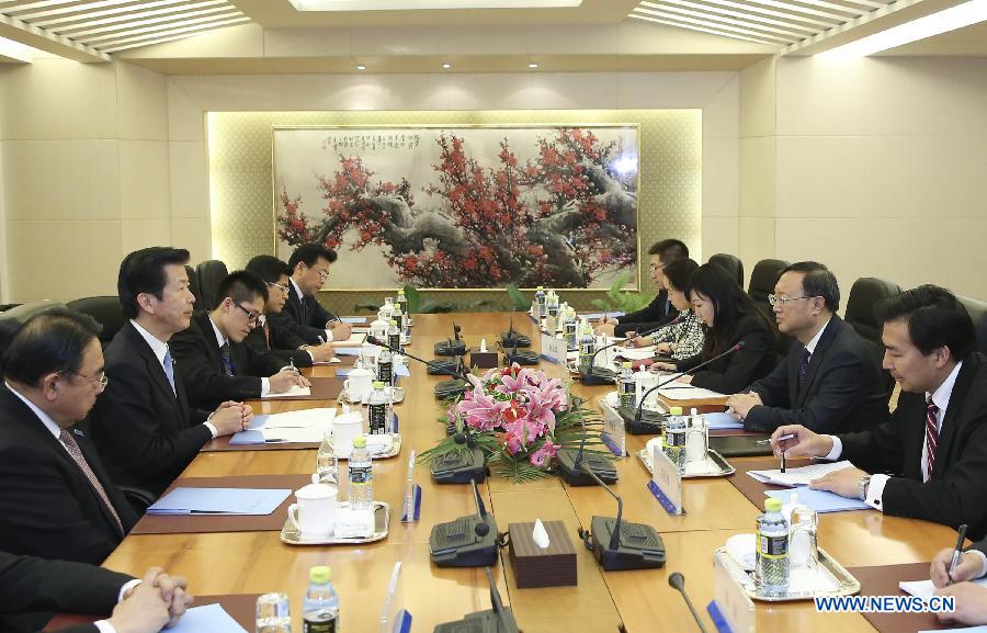 Chinese Foreign Minister Yang Jiechi (2nd R) meets with Natsuo Yamaguchi (2nd L), leader of the New Komeito party, the smaller of Japan's two ruling parties, in Beijing, capital of China, Jan. 24, 2013. (Xinhua/Ding Lin) 