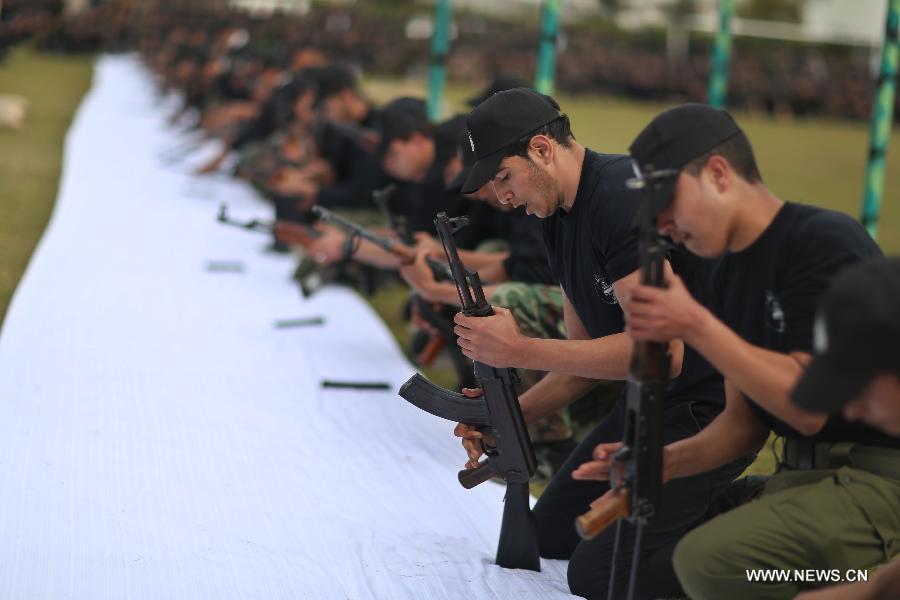 Palestinian high school students show their skills during a graduation ceremony of a military school course organized by the Hamas security forces and the Hamas Minister of Education in Gaza City, on Jan. 24, 2013. (Xinhua/Wissam Nassar)  