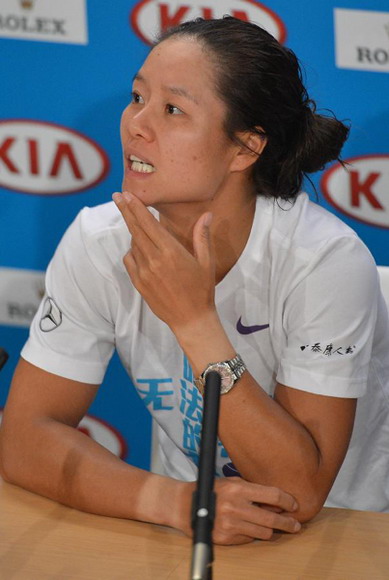 Li Na of China attends the press conference after the women's singles final match against Victoria Azarenka of Belarus at the 2013 Australian Open tennis tournament in Melbourne, Australia, Jan. 26, 2013. (Xinhua/Chen Xiaowei)