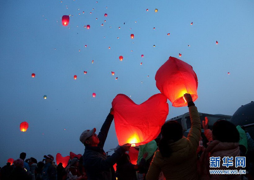 People fly sky lanterns, also known as Kongming lanterns, at the Ayding Lake area in the Turpan basin in the Xinjiang Uygur Autonomous Region to celebrate the upcoming Spring Festival, which falls on February 10. The dry lakebed is about 155 meters below sea level, which makes it the world's second lowest point after the Dead Sea. (Photo/Xinhua)