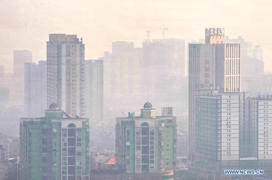 Buildings are shrouded by fog in Changsha, capital of central China's Hunan Province, Jan. 27, 2013. Local meteorological observatory issued a yellow alert for heavy fog on Sunday. (Xinhua/Long Hongtao)