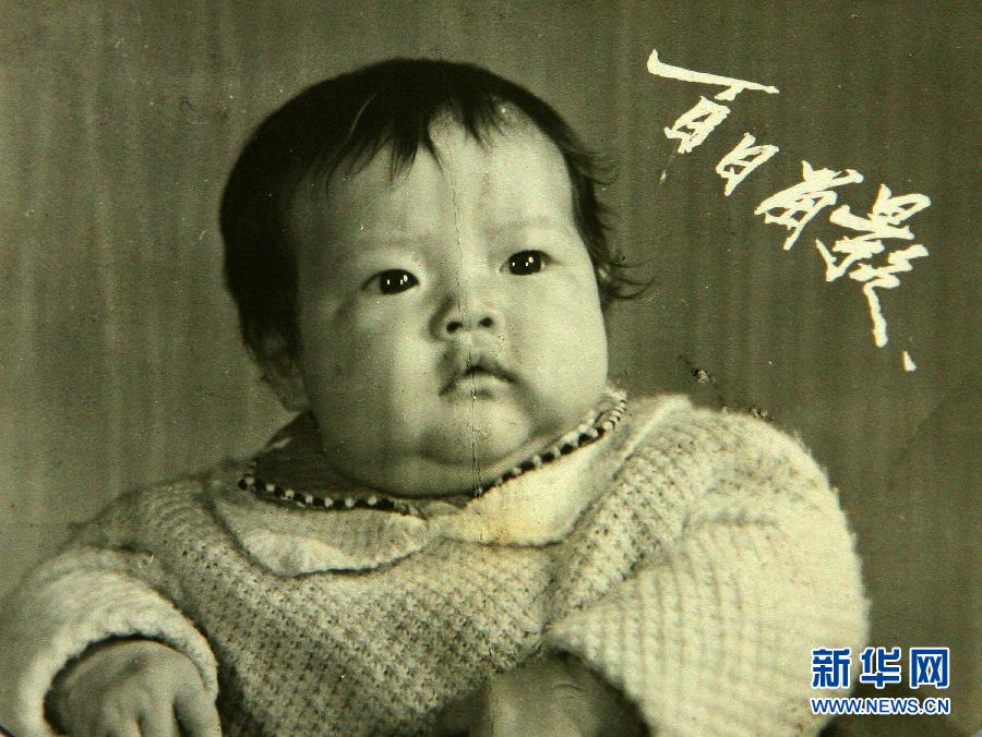 Photo reproduced from an old photo shows 100-day-old Li Na. (Xinhua/Zhou Guoqiang)