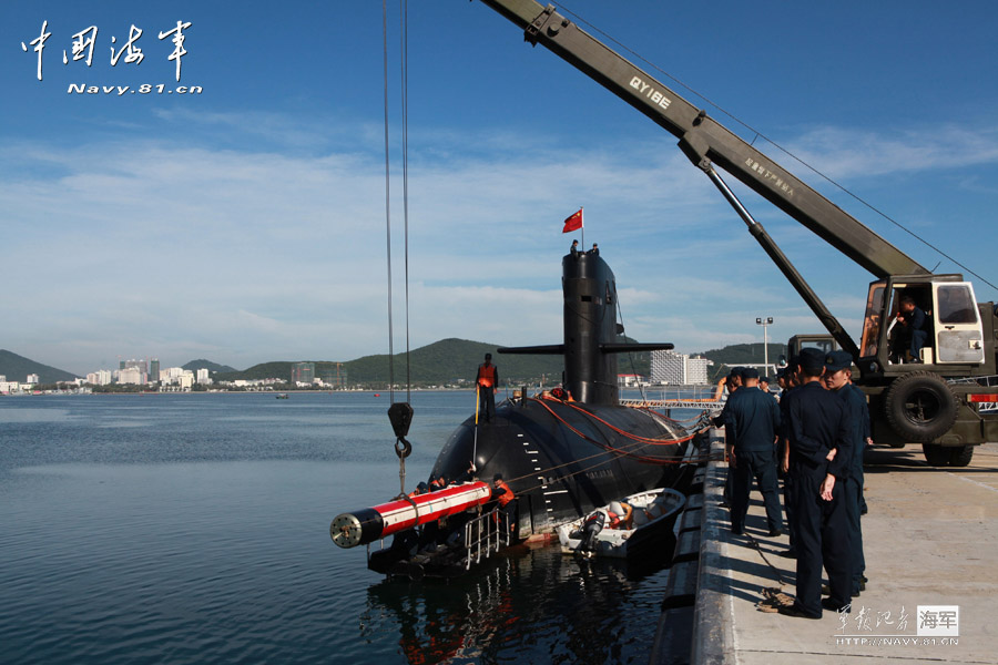  A Submarine flotilla of the South Sea Fleet under the Navy of the Chinese People's Liberation Army (PLA) innovates the rapid support methods to shorten the technical preparation time for torpedo by 20 percent. (navy.81.cn/Zhou Yancheng, Liuqian)