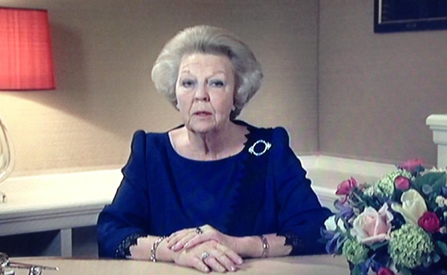 A TV grab shows Dutch Queen Beatrix giving a televised speech on Jan. 28, 2013. Dutch Queen Beatrix announced her abdication in favor of her eldest son Prince Willem-Alexander in an address to the nation on Monday evening. (Xinhua/Pan Zhi) 