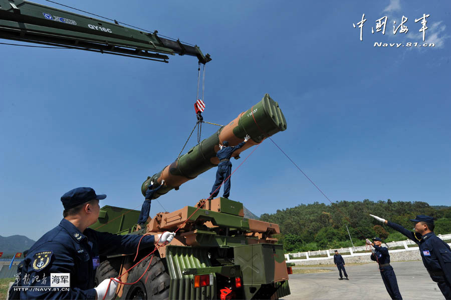 A shore-based missile regiment of the South Sea Fleet under the Navy of the Chinese People's Liberation Army (PLA) conducts military training. (navy.81.cn/Zhao Changhong, Shen Huayue)