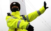 Traffic policemen use masks in hazy days 