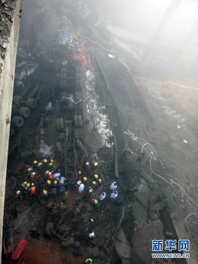 A photo taken on Feb. 1 shows the scene of the accident. At least four people died and eight others were injured after an expressway bridge partially collapsed due to a truck explosion Friday morning in Sanmenxia, central China's Henan province. (Xinhua/Xiao Meng)