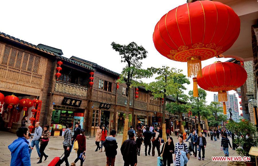A shopping street is decorated with lanterns for the coming Spring Festival in Fuzhou, southeast China's Fujian Province, Feb. 4, 2013. (Xinhua/Zhang Guojun) 