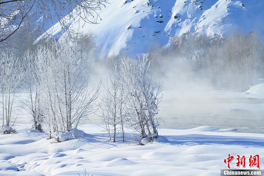 Photo shows the winter scenery of Kelan River at Altay County in Xinjiang Uygur Autonomous Region. (Photo/ Huang Xiaoming)