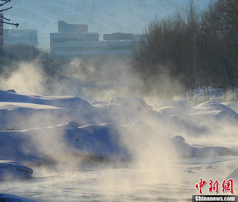 Photo shows the winter scenery of Kelan River at Altay County in Xinjiang Uygur Autonomous Region. (Photo/ Huang Xiaoming)