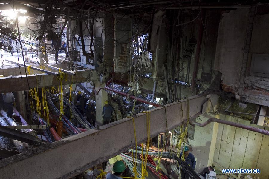 Employees remove debris from the zone of the blast in the Pemex-Management B2 building in Mexico City, capital of Mexico, on Feb. 5, 2013. (Xinhua/Alejandro Ayala) 
