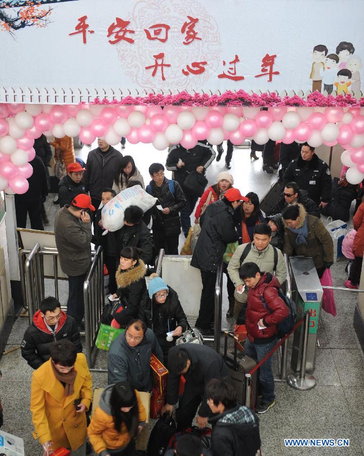 Passengers have their tickets checked in a coach hub in Zhengzhou, capital of central China's Henan Province, Feb. 6, 2013. China's transport system sees an annual travel rush around the Spring Festival, which starts on Feb. 10 this year. (Xinhua/Li Bo)