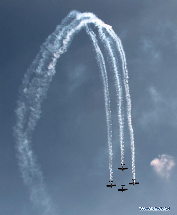 An aerobatic display team from the Czech Republic perform during the opening of the Aero India 2013 at Yelahanka air base in Bangalore, India, Feb. 6, 2013. More than 600 aviation companies and delegations from 78 countries and regions participated in the five-day event started here on Wednesday. (Xinhua/Stringer)