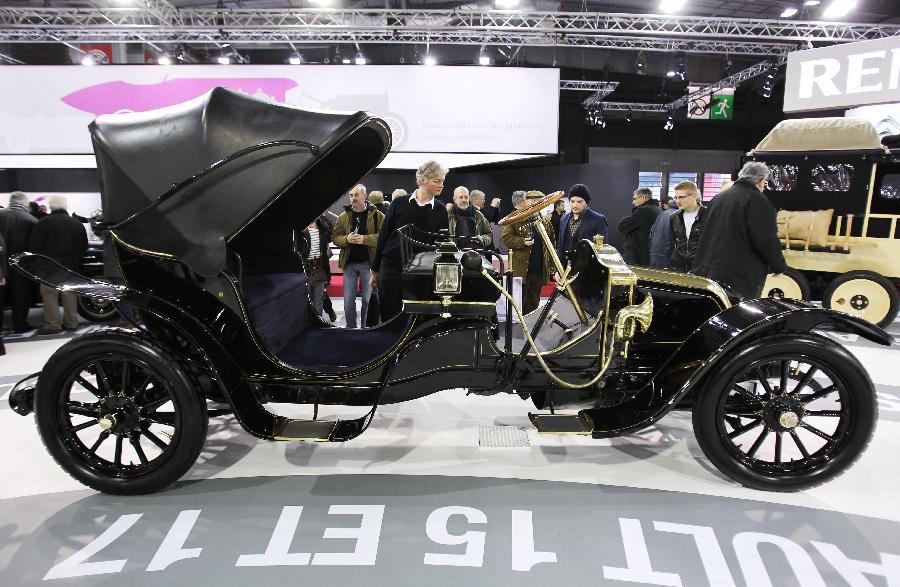 People view a RENAULT classic car at the 38th Retromobile Salon at Paris Expo Porte de Versailles in Paris, France, Feb. 8, 2013. The annual Retromobile Salon was held here from Feb. 6 to 10, 2013. (Xinhua/Gao Jing)