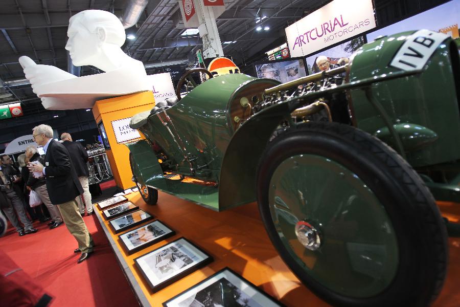 People visit the 38th Retromobile Salon at Paris Expo Porte de Versailles in Paris, France, Feb. 8, 2013. The annual Retromobile Salon was held here from Feb. 6 to 10, 2013. (Xinhua/Gao Jing) 