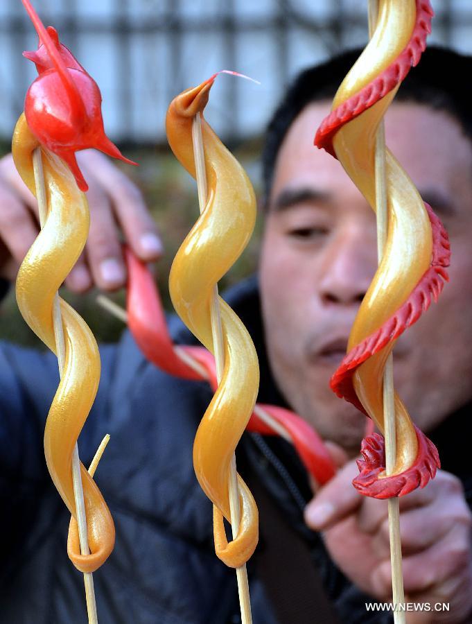 Photo taken on Feb. 9, 2013 shows a man making candy snakes in Zhengzhou, capital of central China's Henan Province. 2013 is the Year of the Snake in the Chinese Zodiac. Chinese Zodiac is represented by 12 animals to record the years and reflect people's attributes, including the rat, ox, tiger, rabbit, dragon, snake, horse, sheep, monkey, rooster, dog and pig.(Xinhua/Wang Song) 