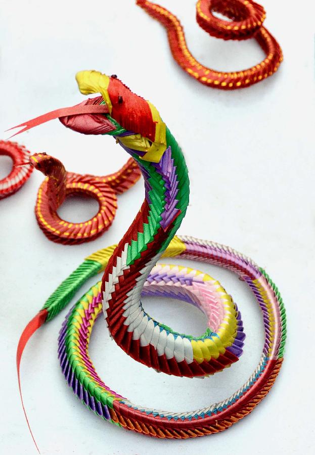 Photo taken on Feb. 10, 2013 shows a multicolored snake made of colorful paper at a temple fair in Zhengzhou, capital of central China's Henan Province. Chinese people ushered in the Year of the Snake on Feb. 10 and various snake handicrafts can be seen at temple fairs, a Chinese cultural gathering usually held around the time of the Chinese New Year. (Xinhua/Wang Song) 