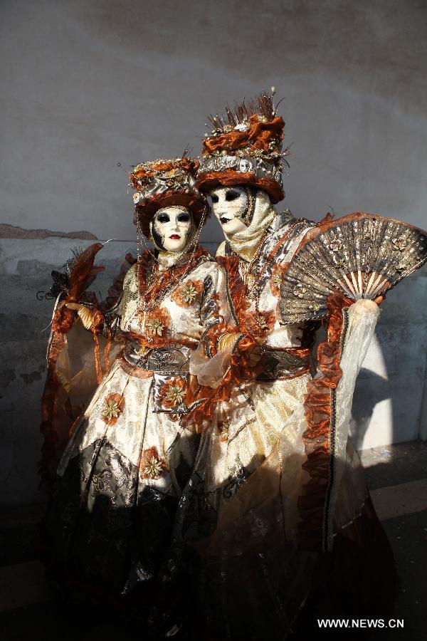 Costumed revellers participate in the carnival in Venice, Italy, on Feb. 10, 2013. The 18-day 2013 Venice carnival will end on Feb. 12. (Xinhua/Huang Xiaozhe)