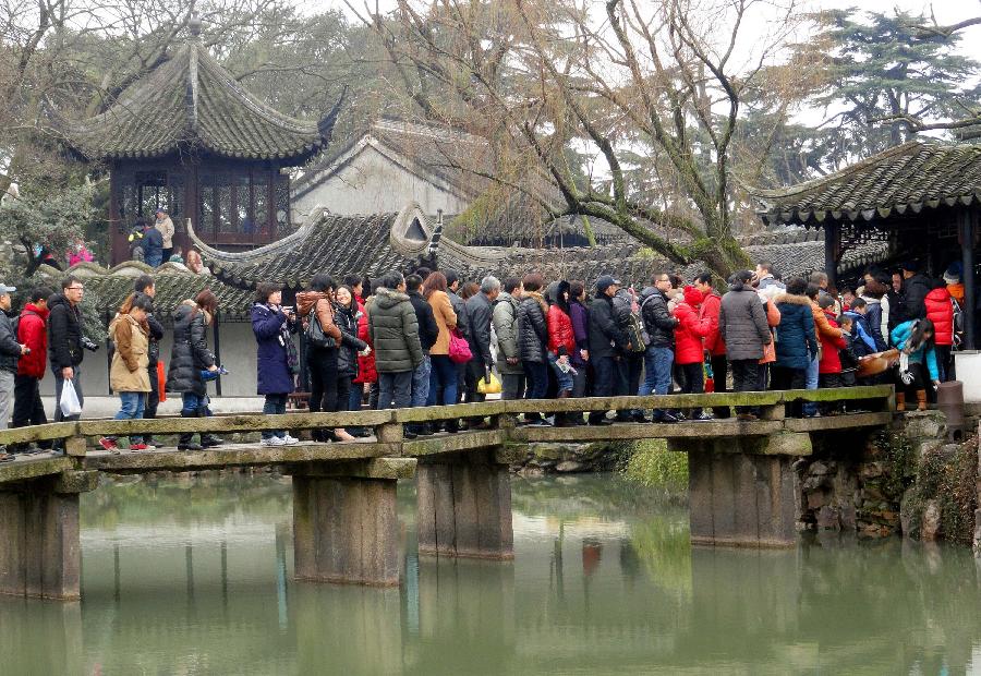 Tourists visit the Humble Administrator's Garden in Suzhou, east China's Jiangsu Province, Feb. 13, 2013. The number of tourists during the week-long Spring Festival holiday topped 203 million across the country, up 15.1 percent from the same period last year, according to the latest statistics by the National Tourism Administration. The Spring Festival, or the Chinese Lunar New Year, fell on Feb. 10 this year. (Xinhua/Wang Jiankang)