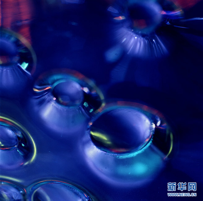 Stunning ice lanterns in microscopic view (Xinhua Photo/Li Guichun)