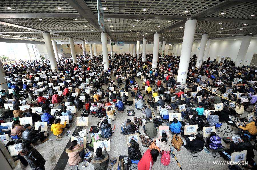 Candidates of Shandong University of Art and Desgin sit for painting examination at Jinan Shungeng International Exhibition Center in Jinan, capital of east China's Shandong Province, Feb. 20, 2013. More than 100,000 students applied for the entrance examination of China's art colleges in Shandong Province this year, up about 10 percent as compared to the number of last year. (Xinhua/Xu Suhui) 