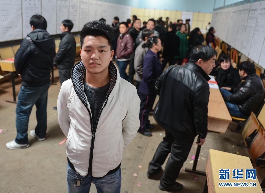 Han Yunjiang looks for job at a labor market in Wenling, Zhejiang on Feb. 17. 2013. He is a high school graduate from Yunnan. He is working for a marking-press factory with monthly income of 3,000 yuan. He wants to find a higher paid job and raises some money to open a fastfood store. (Xinhua/ Han Chuanhao)