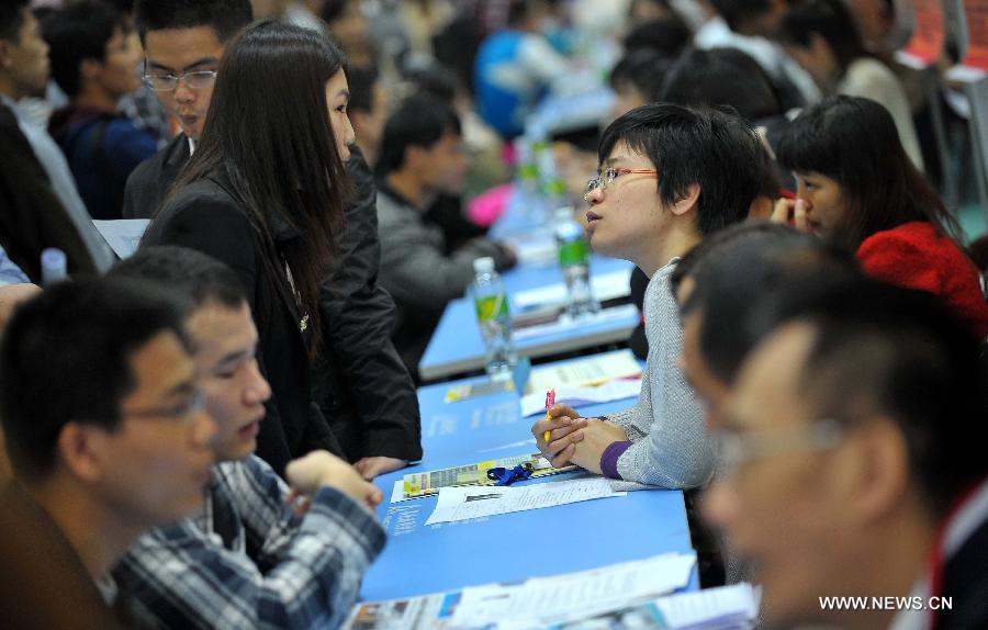 Job hunters attend a job fair held in Haikou, capital of south China's Hainan Province, Feb. 21, 2013. Over 2,000 job vacancies from 300 companies were provided at the job fair, attracting more than 10,000 people. (Xinhua/Guo Cheng)  