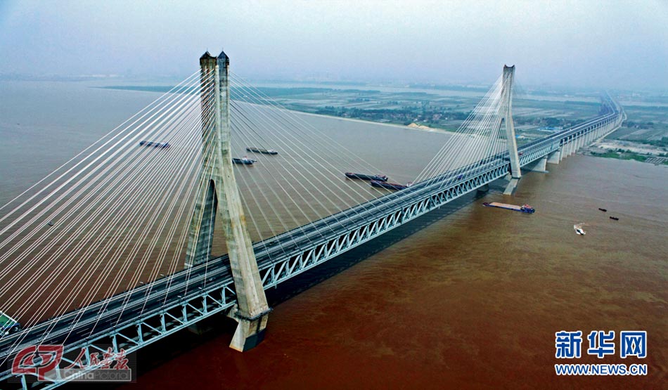 The bridge in Hubei province is the key line for Beijing-Guangzhou high-speed railway. (Photo/Xinhua)