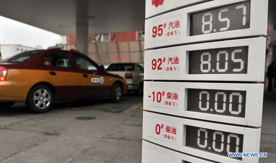 An oil price indicator is seen at a gas station in Beijing, capital of China, Feb. 25, 2013. The benchmark retail price of gasoline will be lifted by 0.22 yuan per liter and diesel by 0.25 yuan per liter, the National Development and Reform Commission (NDRC) announced on Feb. 24, making it the first oil price adjustment in 2013. (Xinhua/Li Wen)